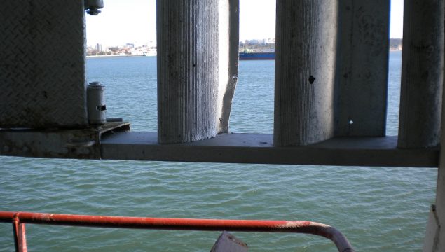 WELD A CRACK ON GANGWAY 01