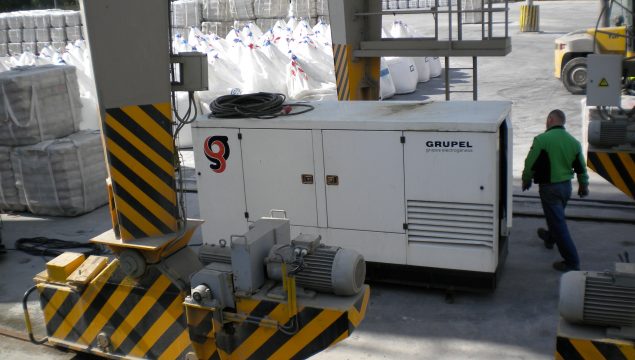 WELD A CRACK ON GANGWAY 04