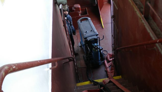 WELD A CRACK ON GANGWAY