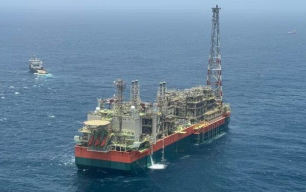 greater tortue ahmeyim fpso from helicopter.jpg.img .750.mediumBP 768x431 1